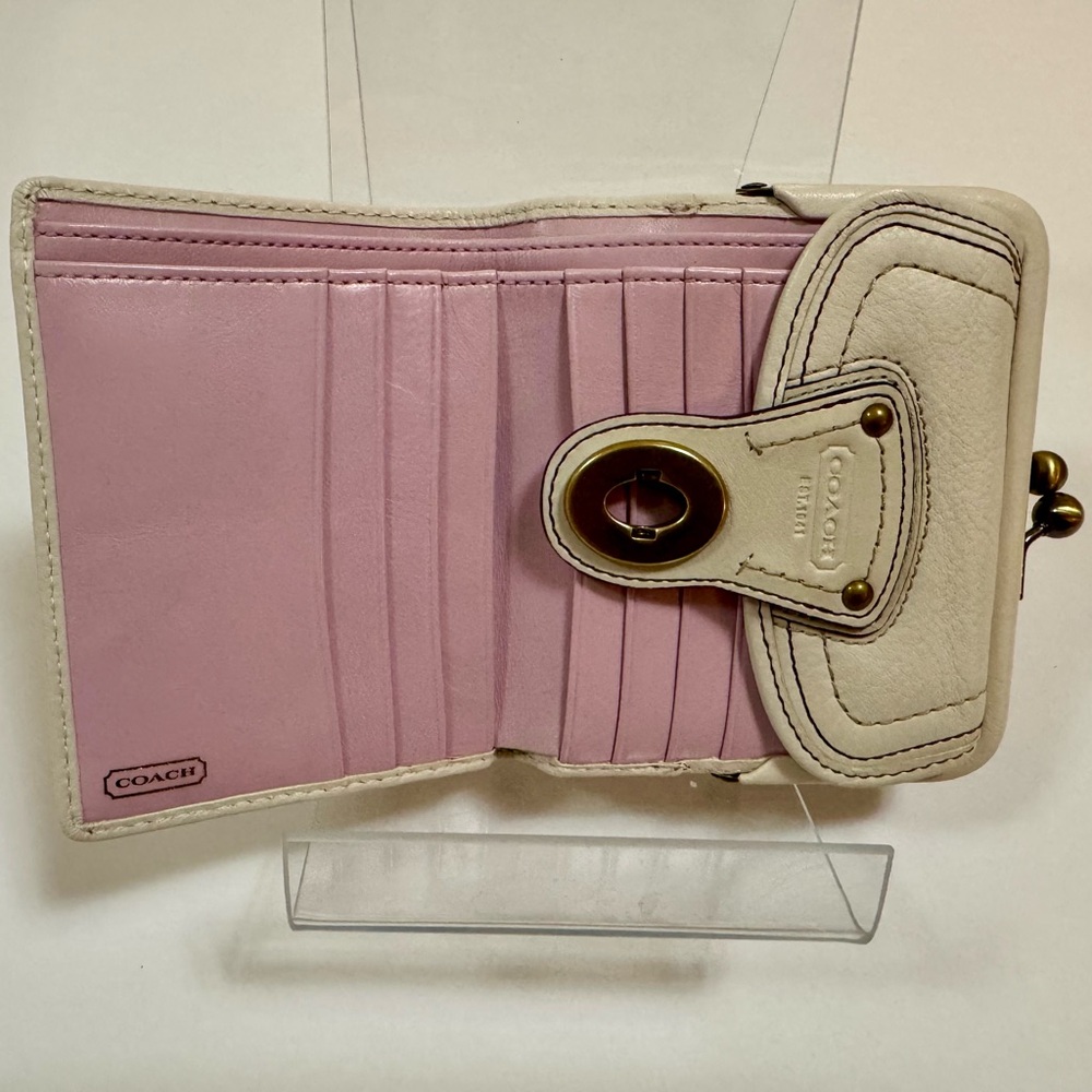 Coach Cream Leather Kiss-Lock Wallet with Brass Hardware - Picture 9 of 10
